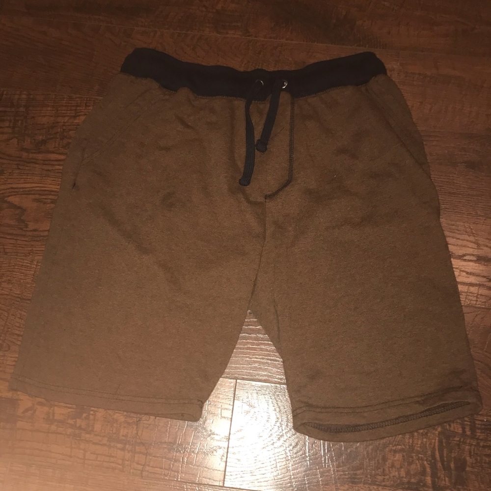 Men’s medium Dikotomy-co shorts
